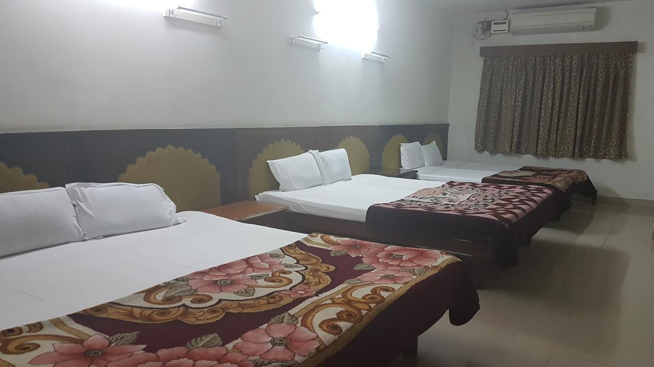 מלון היידראבד Balajee Palace מראה חיצוני תמונה